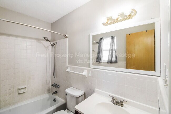 Building Photo - 610 Avenue H