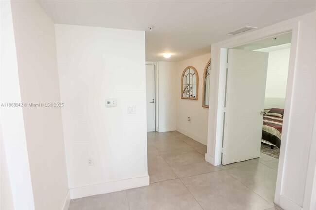 Building Photo - 6620 Indian Creek Dr