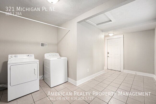 Building Photo - 321 Michigan Pl NE