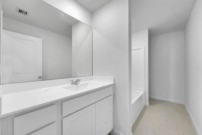 Building Photo - 662 Carlyle Wy