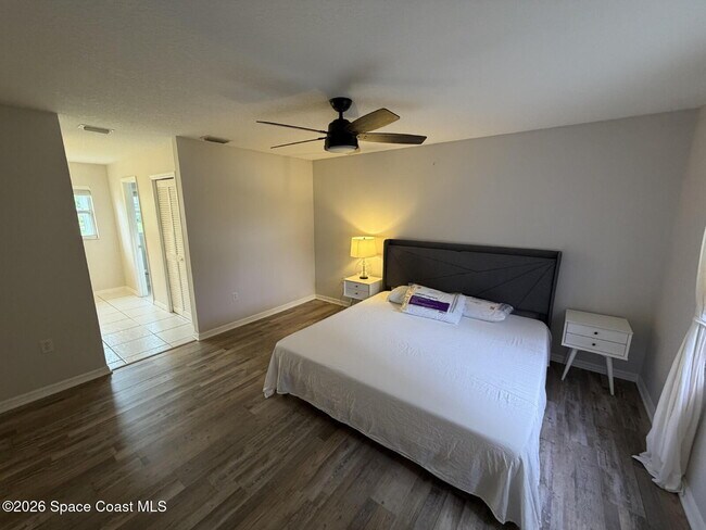 Building Photo - 1305 Ambra Dr