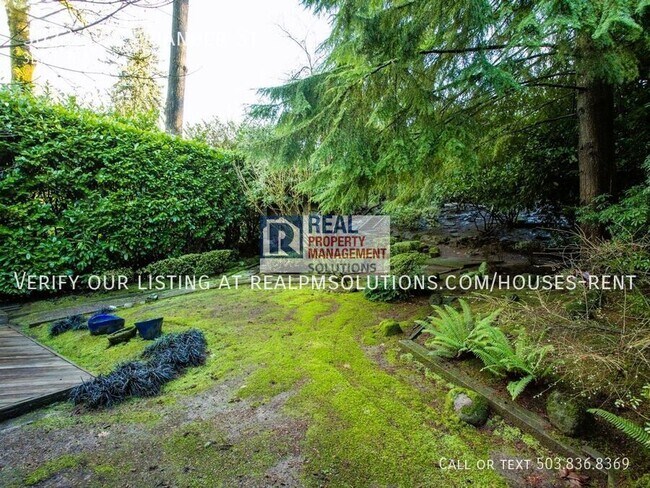 Building Photo - 3022 SW Periander St
