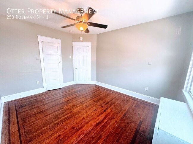 Building Photo - 253 Rosemar St