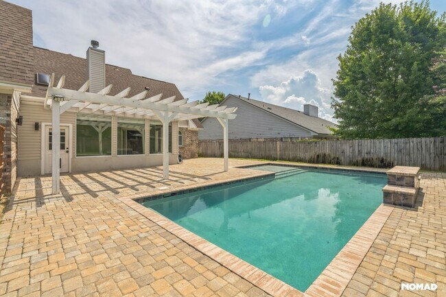Building Photo - Spacious 4BR House in Pensacola; Pool