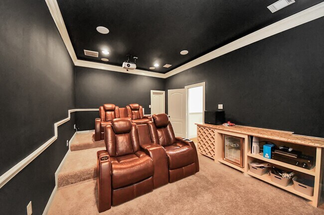 Building Photo - 10410 Mossback Pine Rd