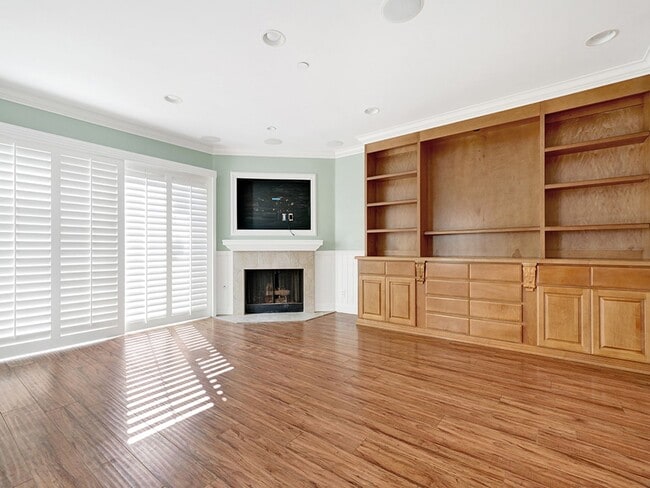 Building Photo - Prime San Clemente 3 Bedroom / 2.5 Bathroo...