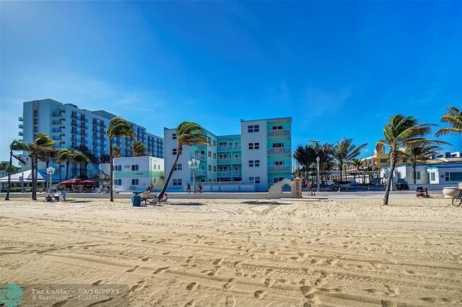 Building Photo - 2600 N Surf Rd