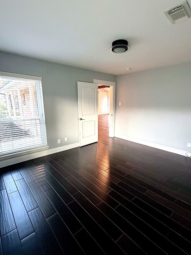Building Photo - 11211 Ash Creek Dr