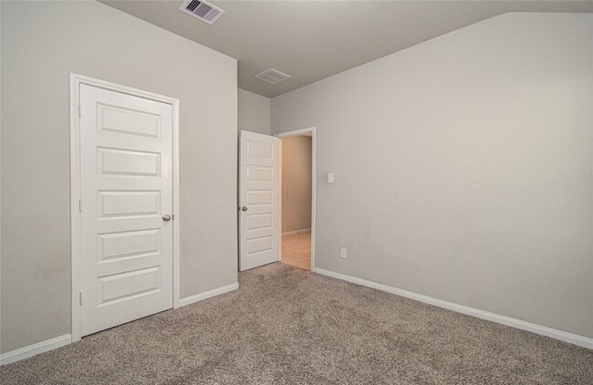 Building Photo - 2815 Dry Creek Dr