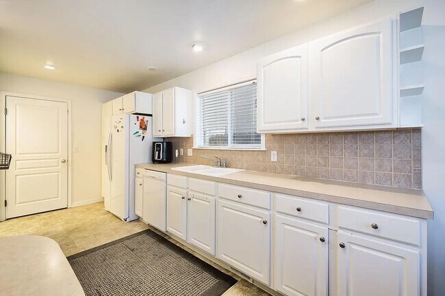 Building Photo - Adorable 3 bed 2 bath Meridian home just o...