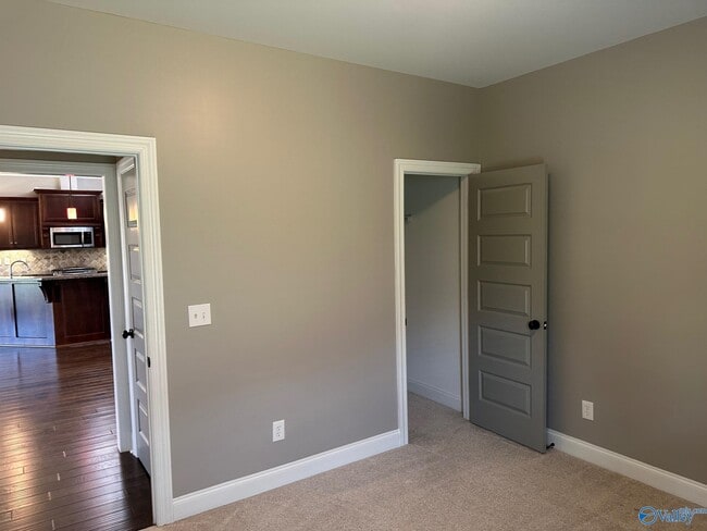 Building Photo - 111 Canyon Dr