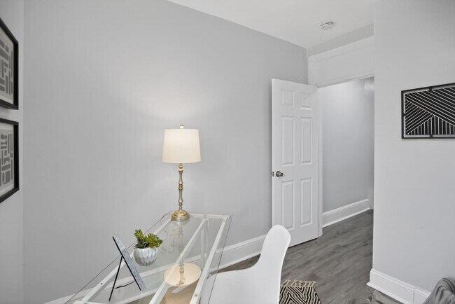 Building Photo - wonderful 3BR 1.5 Bath in the H st Corridor