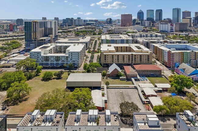 Building Photo - New Construction Townhome For Lease downtown Tampa, Ybor City, Gas Worx