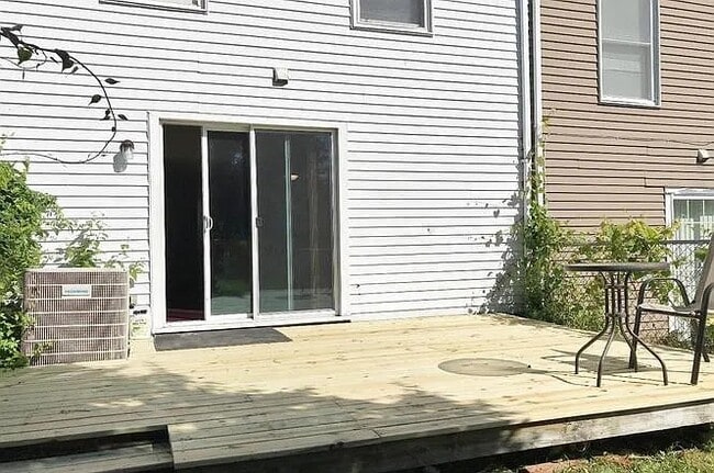Building Photo - 406 Strathaven Ct