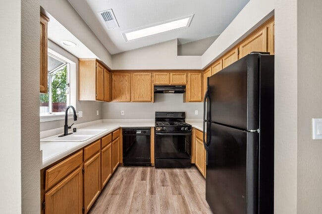 Building Photo - 3/2 Fully Updated with Fenced Yard/Dog Friendly/ Close to Everything central Redding