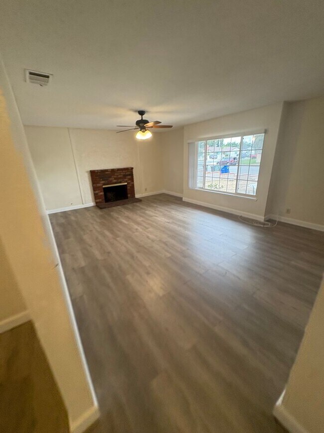 Building Photo - Don't miss out on this single story in Ontario- completely remodeled!