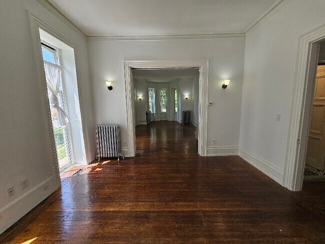 Building Photo - 142 Sumac St