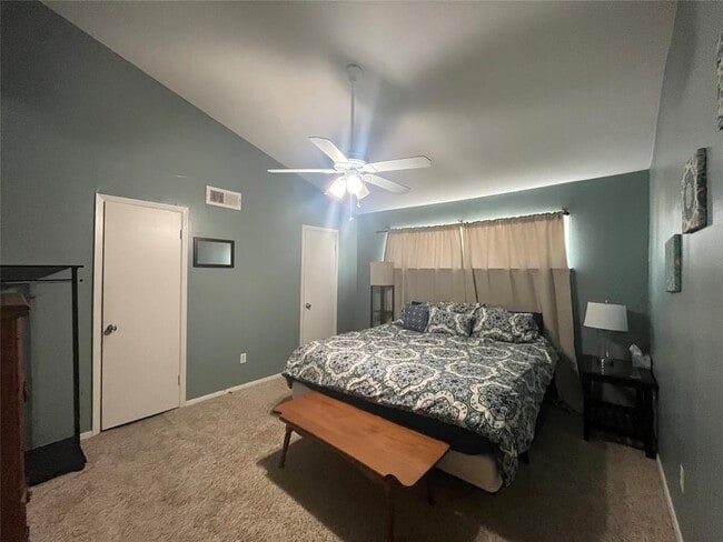 Building Photo - 1818 S Lakeshore Blvd