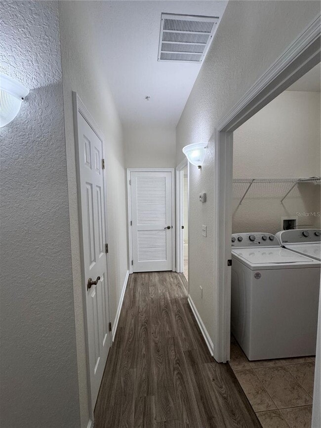 Building Photo - 3001 Greystone Loop