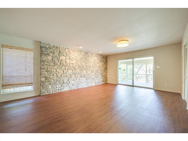 Building Photo - 6100 Mountainclimb Dr