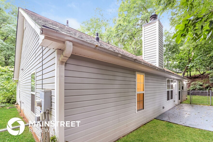 Building Photo - 3404 Crown Dr