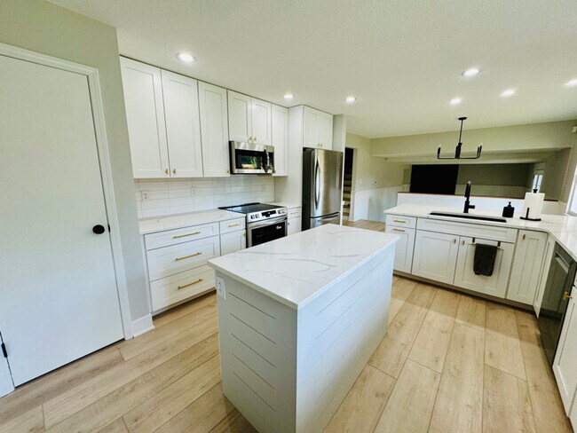 Building Photo - 5800 Ponderosa Dr