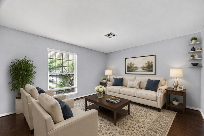 Building Photo - 811 Thicket Ln