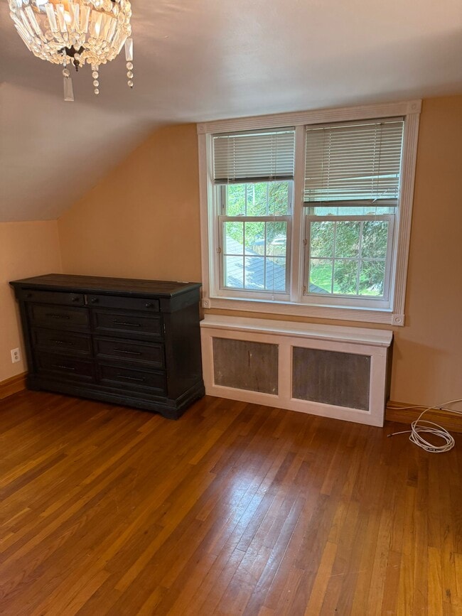 Building Photo - 445 W Hartsdale Ave