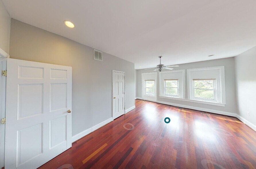 Building Photo - 2411 1st St NW