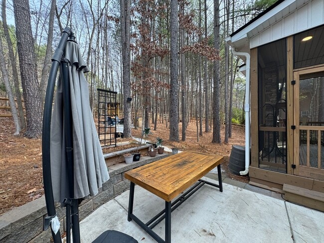 Building Photo - Available to Show