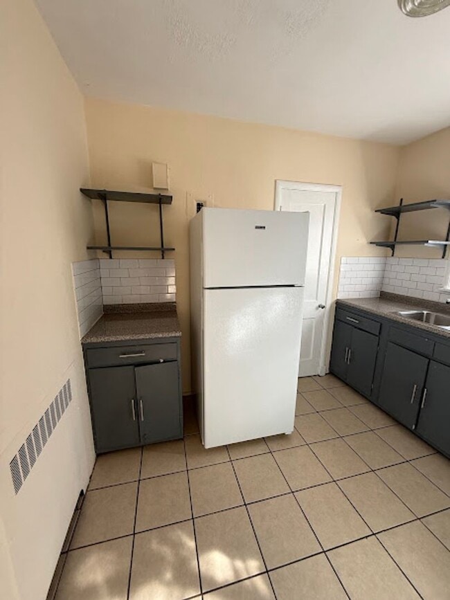 Building Photo - 1265-2167 Union Ave