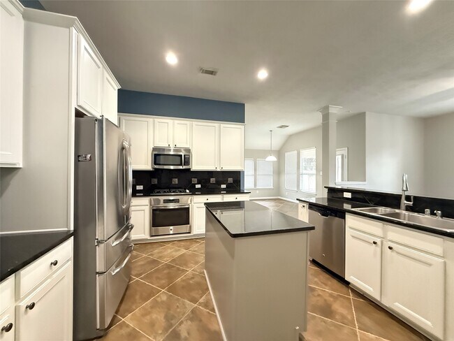 Building Photo - 26823 Lakeridge Park Ln
