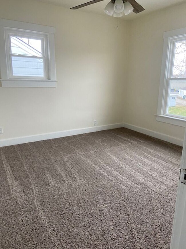 Building Photo - 3 Bedroom, 2 Bath w/Full Finished Basement and Lots of Charm