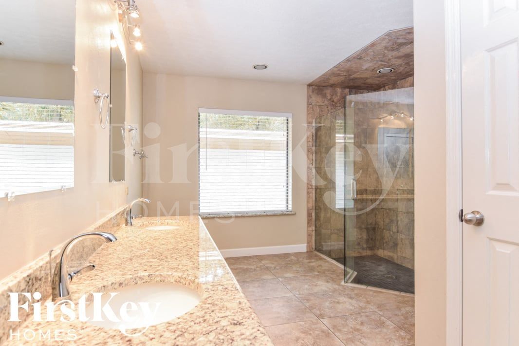 Building Photo - 2816 Pine Club Dr