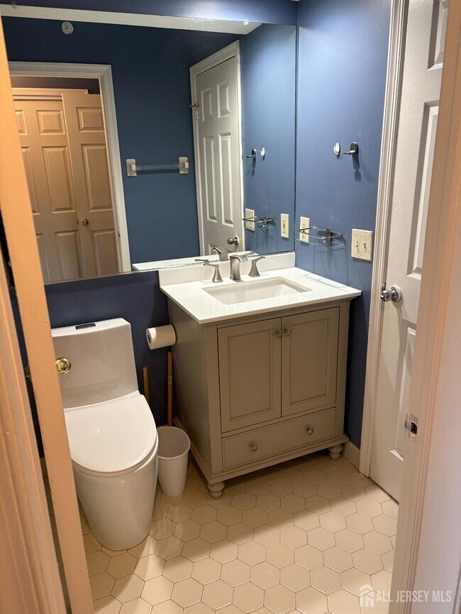 Building Photo - 420 Stratford Pl