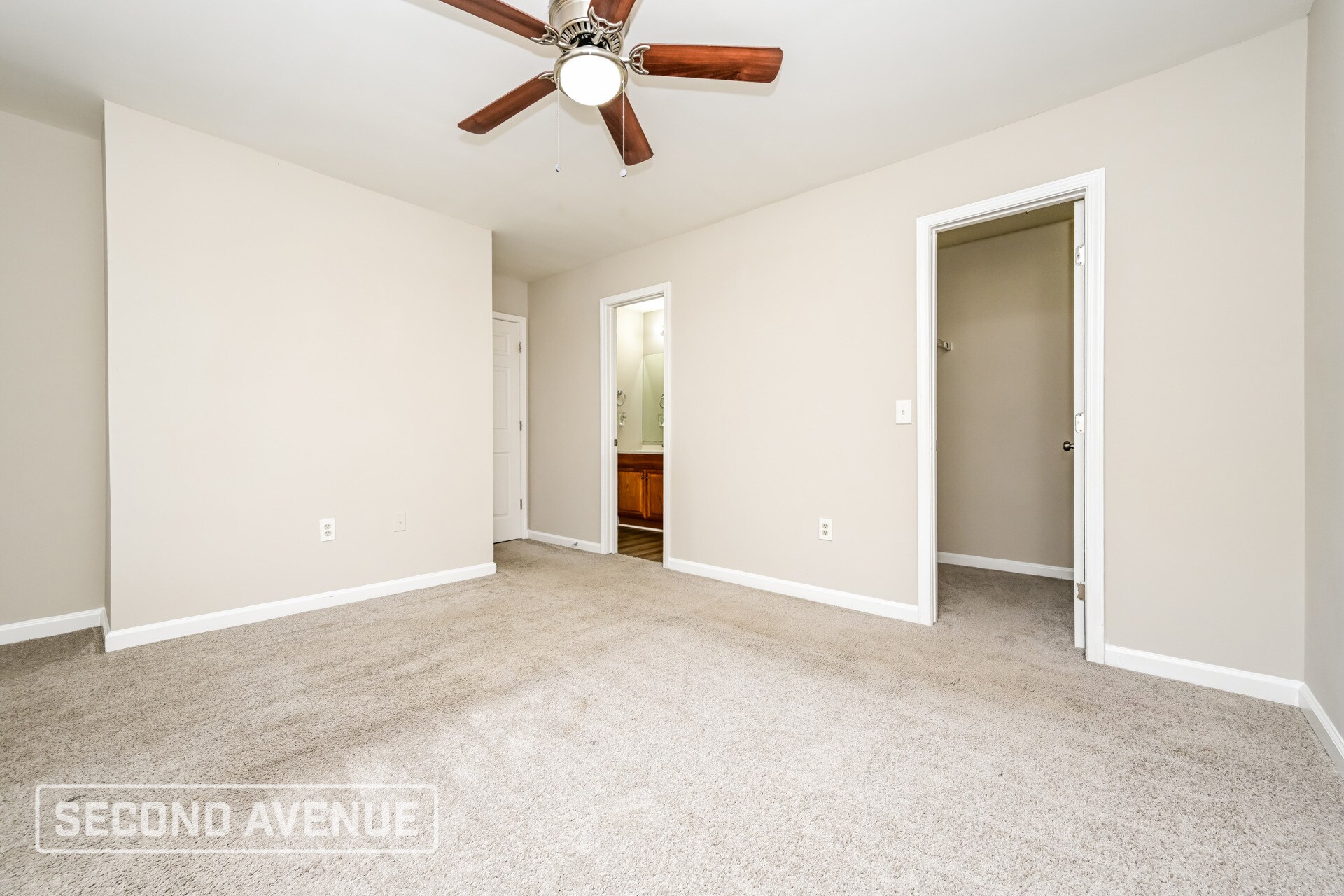 Building Photo - 2370 Iron Horse Dr