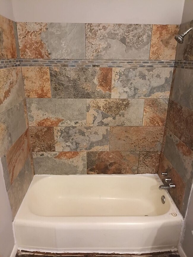 Building Photo - 632 E Sears St