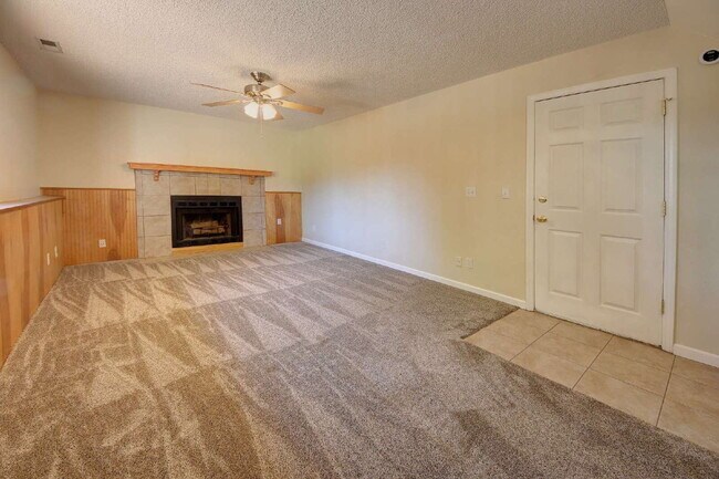 Building Photo - Charming Colorado Springs Rental in Top Ra...