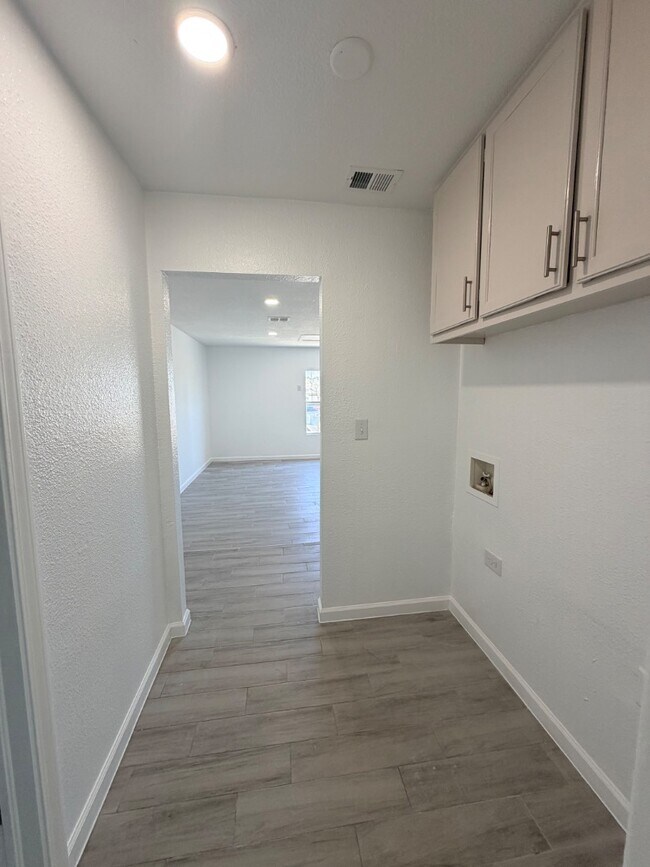 Building Photo - 5729 Saplinas Rd