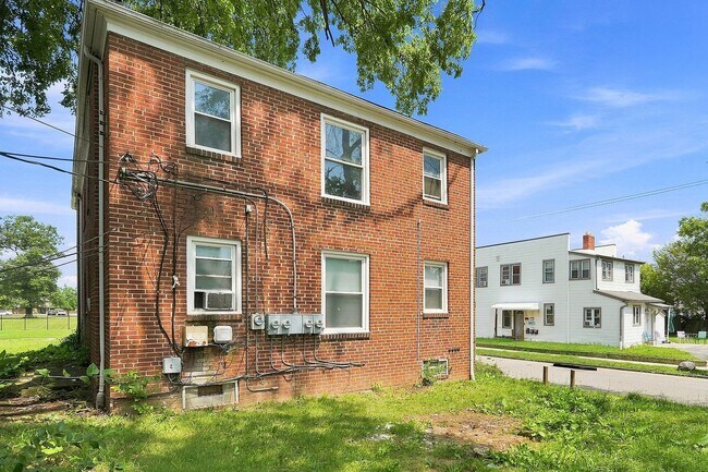 Building Photo - 397 Catherine St