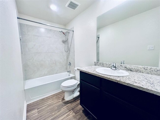 Building Photo - 520 Locksley Cove