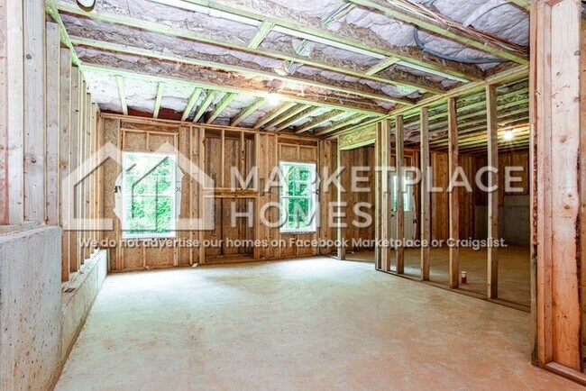 Building Photo - 185 Russell Way