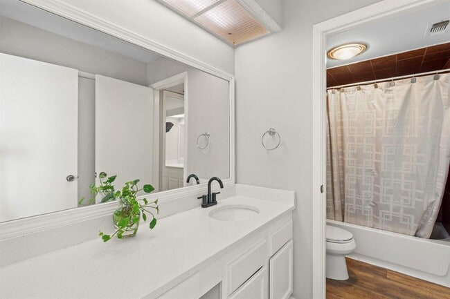 Building Photo - 13 Casa Verde St