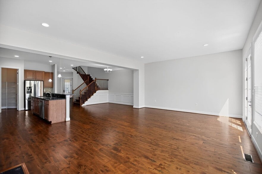 Building Photo - 42331 Benfold Square