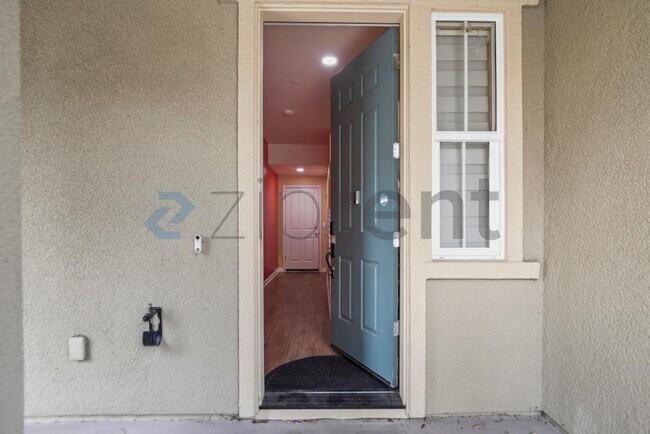 Building Photo - 1210 Coyote Creek Way