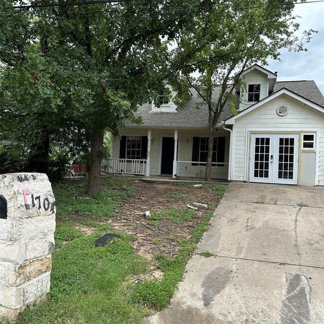 Primary Photo - 1704 Lovingood Dr