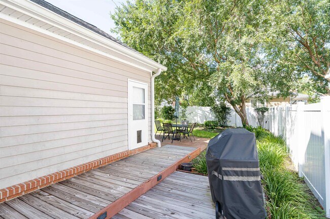 Building Photo - 3156 Iberville Way