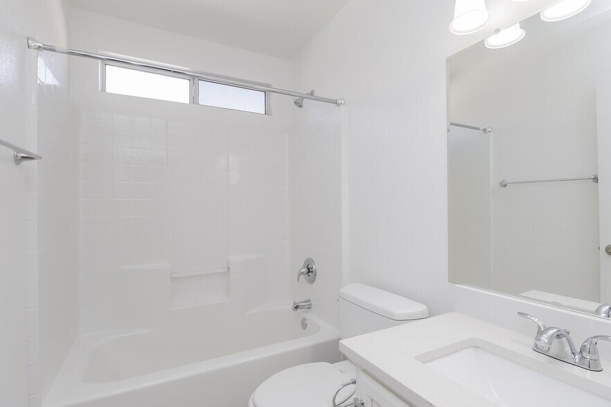 Building Photo - 118 W Tumbleweed Ct