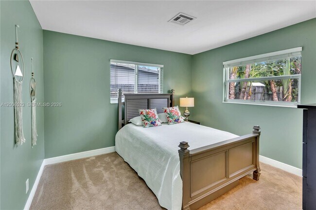 Building Photo - 222 SE 11th Ct