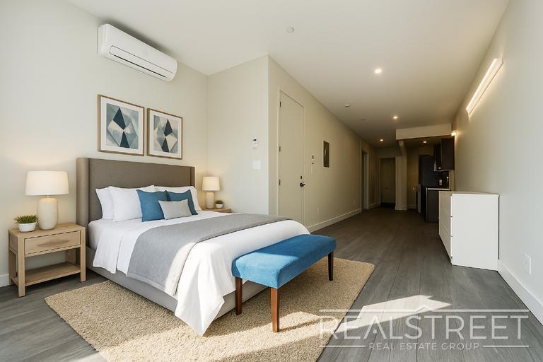 Building Photo - Modern New Studio in Bushwick!